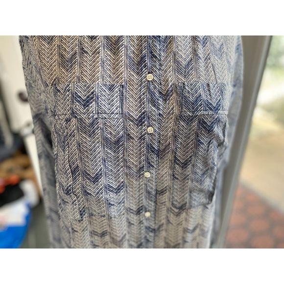 ALC Cotton Blu & White Graphic Print Button Down Long Sleeve Top SZ M  Made USA - Picture 2 of 8